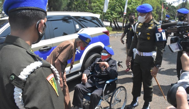 57 Tahun Terpisah, 2 Veteran Pejuang Kemerdekaan Indonesia Ini Akhirnya Bisa Bertemu Lagi