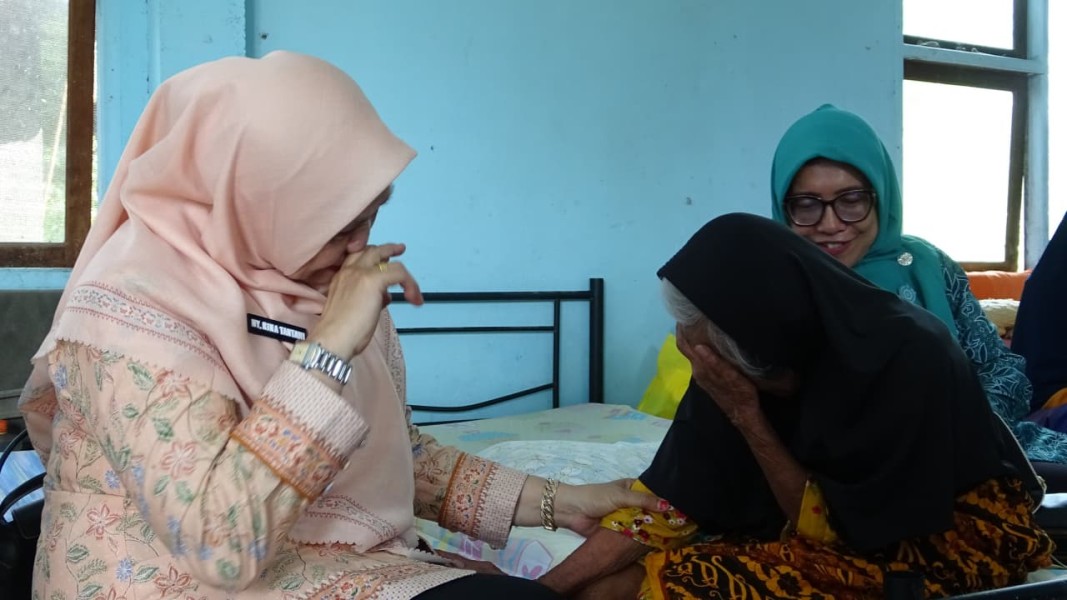 GOW Inhil Salurkan Bantuan Sembako ke Panti Pondok Bhakti Lansia di Bulan Ramadan