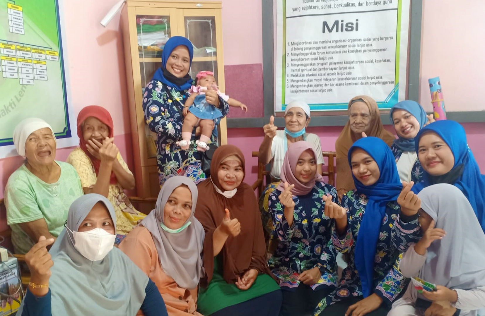 PLTU Tembilahan Salurkan Bantuan Sembako Kepada Para Lansia di Yayasan Panti Pondok Bhakti