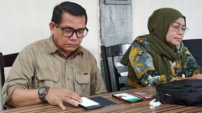 Bantah Lecehkan Mahasiswi di Ruangan, Dekan FISIP Unri Siap Sumpah Pocong