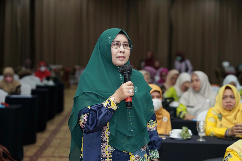 Hj.Zukaikhah Wardan Ikuti Pemaparan Hasil Monitoring Dan Evaluasi Program Tp Pkk Kabupaten/Kota Se-Provinsi Riau