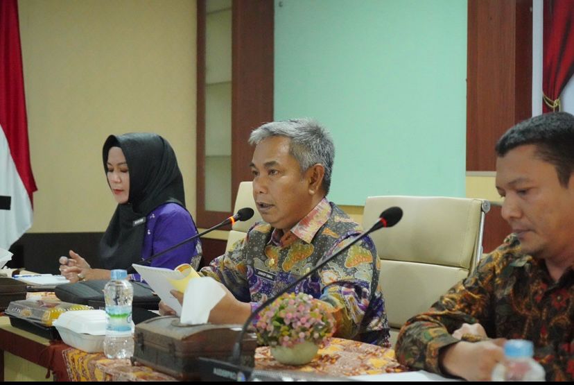 GALERI FOTO: Asisten Dua Setda Inhil Junaidi Pimpin Rapat Pleno TPKAD Kabupaten Inhil 2025