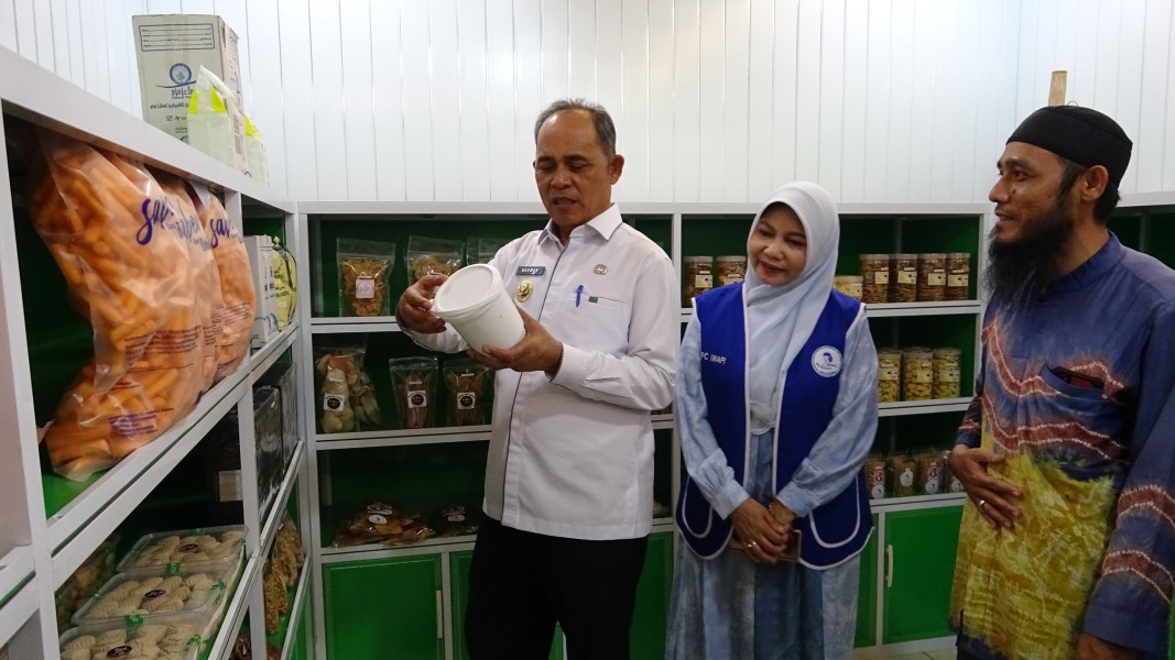 Bupati dan Ketua IWAPI Inhil Resmikan Outlet Oleh-Oleh UMKM, Perkuat Akses Pasar serta Ekonomi Lokal