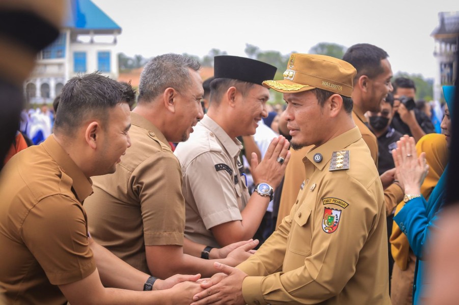 Wako Pekanbaru Minta Bawahan Layani Masyarakat