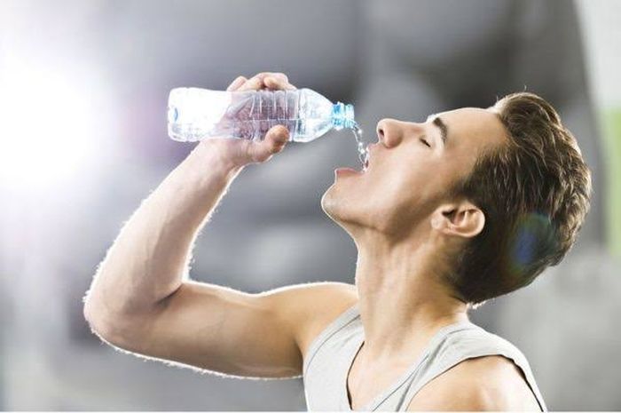 3 Kesalahan Minum Air Putih yang Dapat Merusak Kesehatan dan Kualitas Hidup, Waduh!
