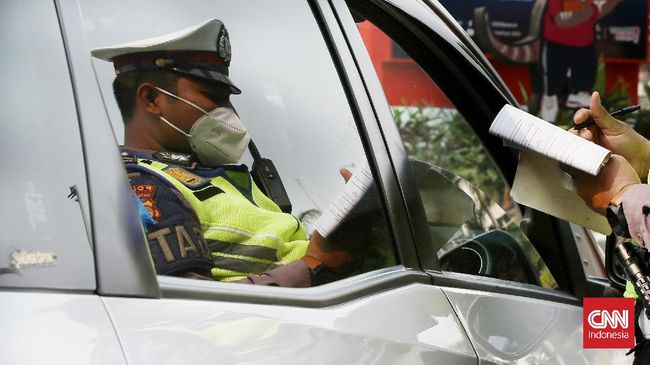 Diduga Minta Uang ke Warga, Polisi Dihajar Massa di Medan