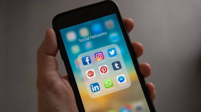 4 Cara Melawan Kecanduan Media Sosial