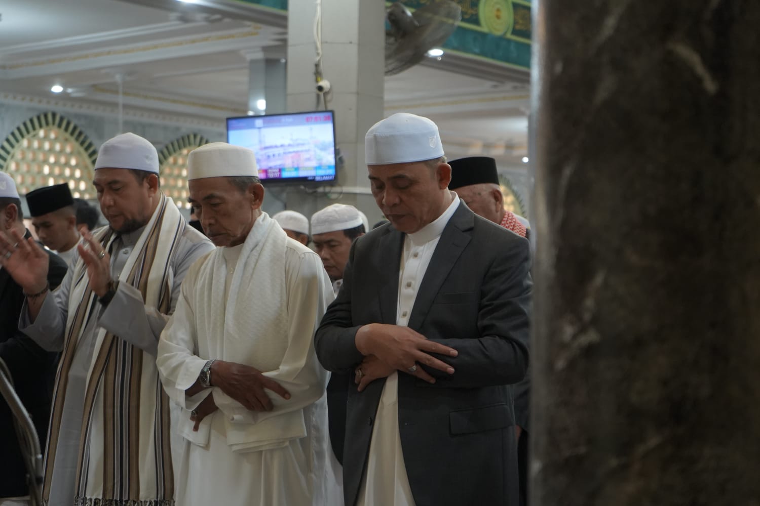 Bupati Inhil Maknai Hari Kemenangan Sebagai Momen Persatuan Hadapi Tantangan Daerah dan Peningkatan Kualitas Ibadah