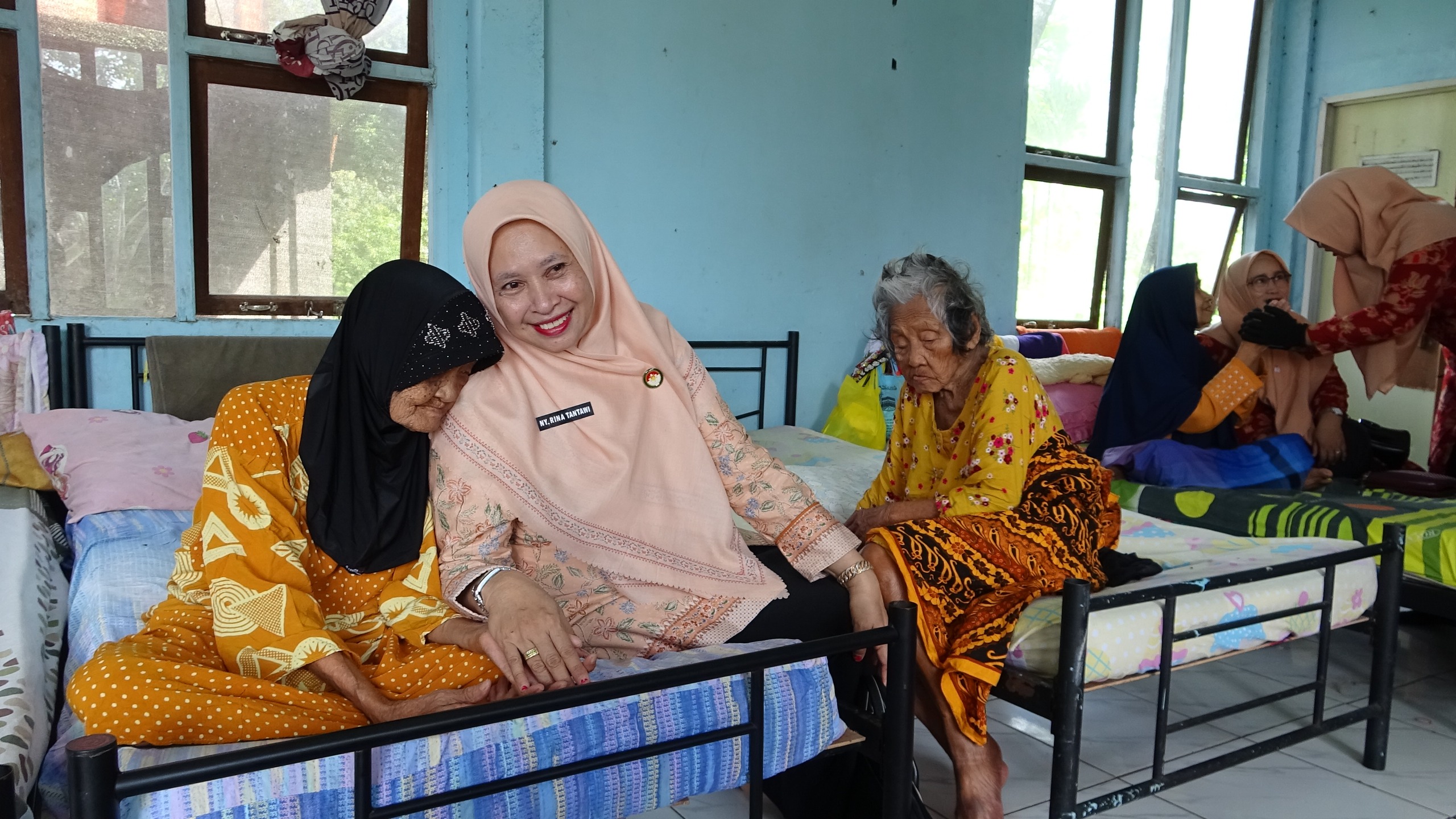 GOW Inhil Salurkan Bantuan Sembako ke Panti Pondok Bhakti Lansia di Bulan Ramadan